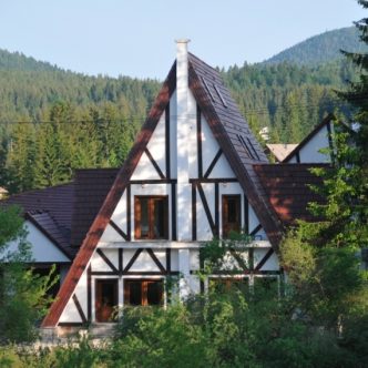 147065905981-casa-motului-fata