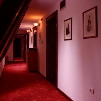 1470659084399-coridor-s4