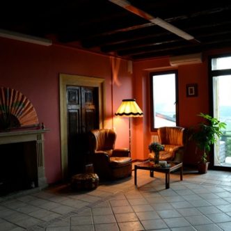 1470659223225-full8-s4