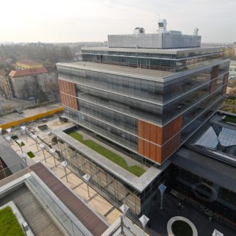 1470659302374-51532a8e96d14-s4