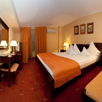 1470746284372-racova092-s4