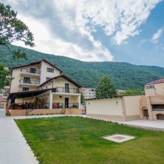 1470817090230-3121041-s4