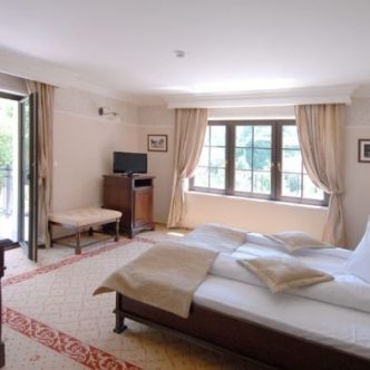 1470817091429-5192382164e9988401cfeaeb43fa28e22344e8bdb3a809a441c052-s4