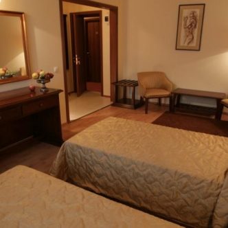 1470817957203-3712846-s4